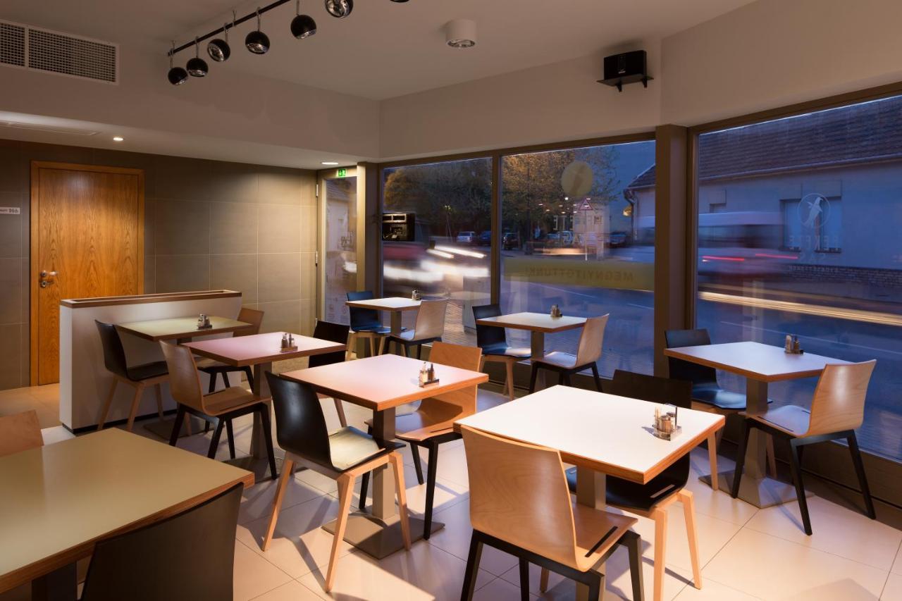 Fekete Sas Motel Естерґом Екстер'єр фото