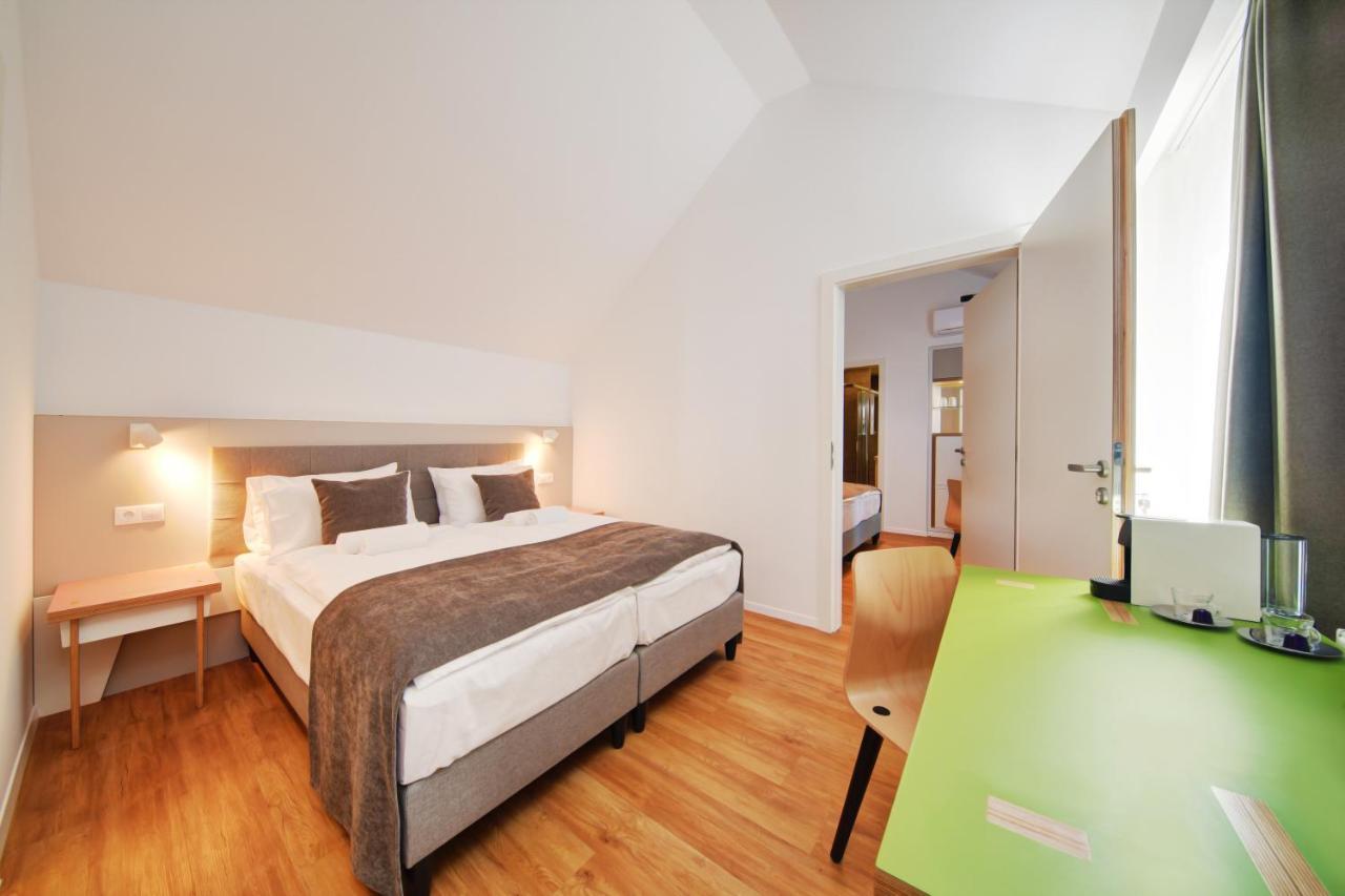 Fekete Sas Motel Естерґом Екстер'єр фото