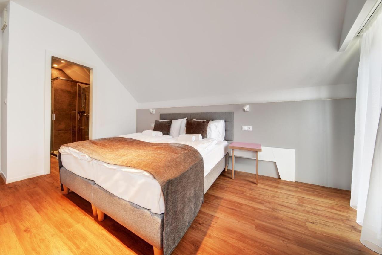 Fekete Sas Motel Естерґом Екстер'єр фото