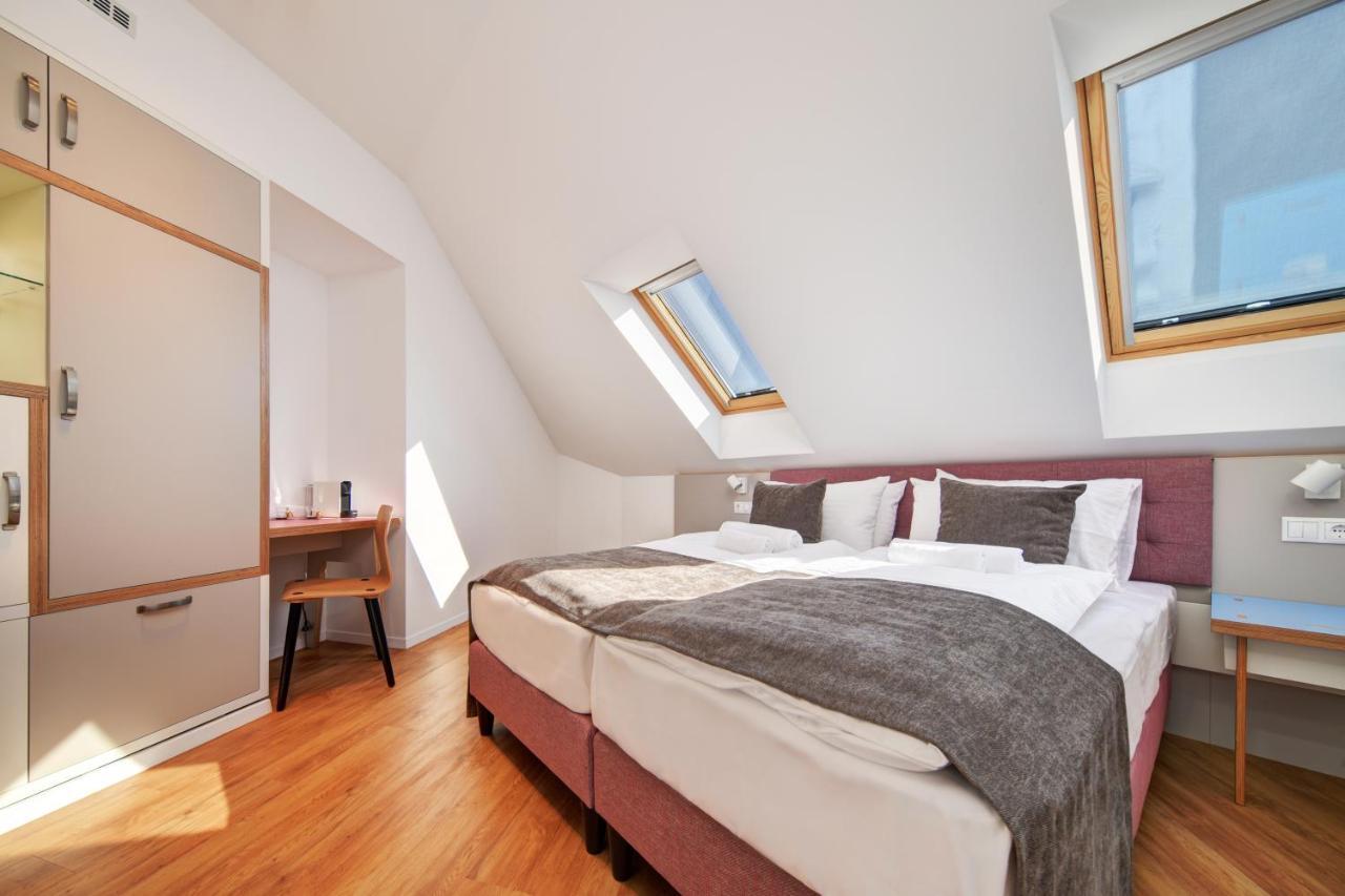 Fekete Sas Motel Естерґом Екстер'єр фото