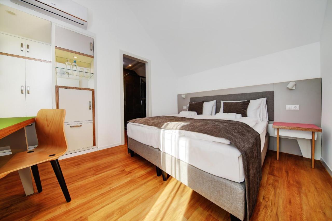 Fekete Sas Motel Естерґом Екстер'єр фото