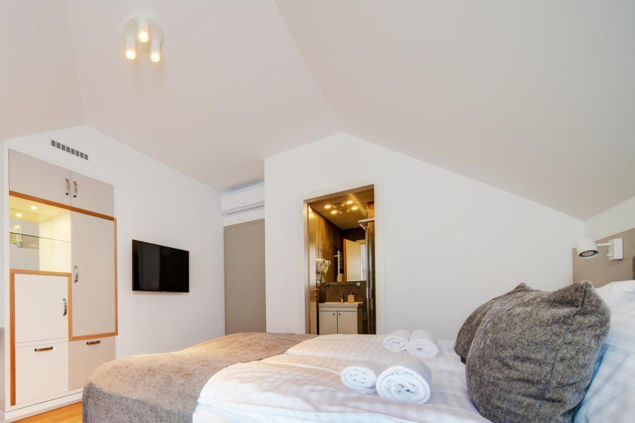 Fekete Sas Motel Естерґом Екстер'єр фото