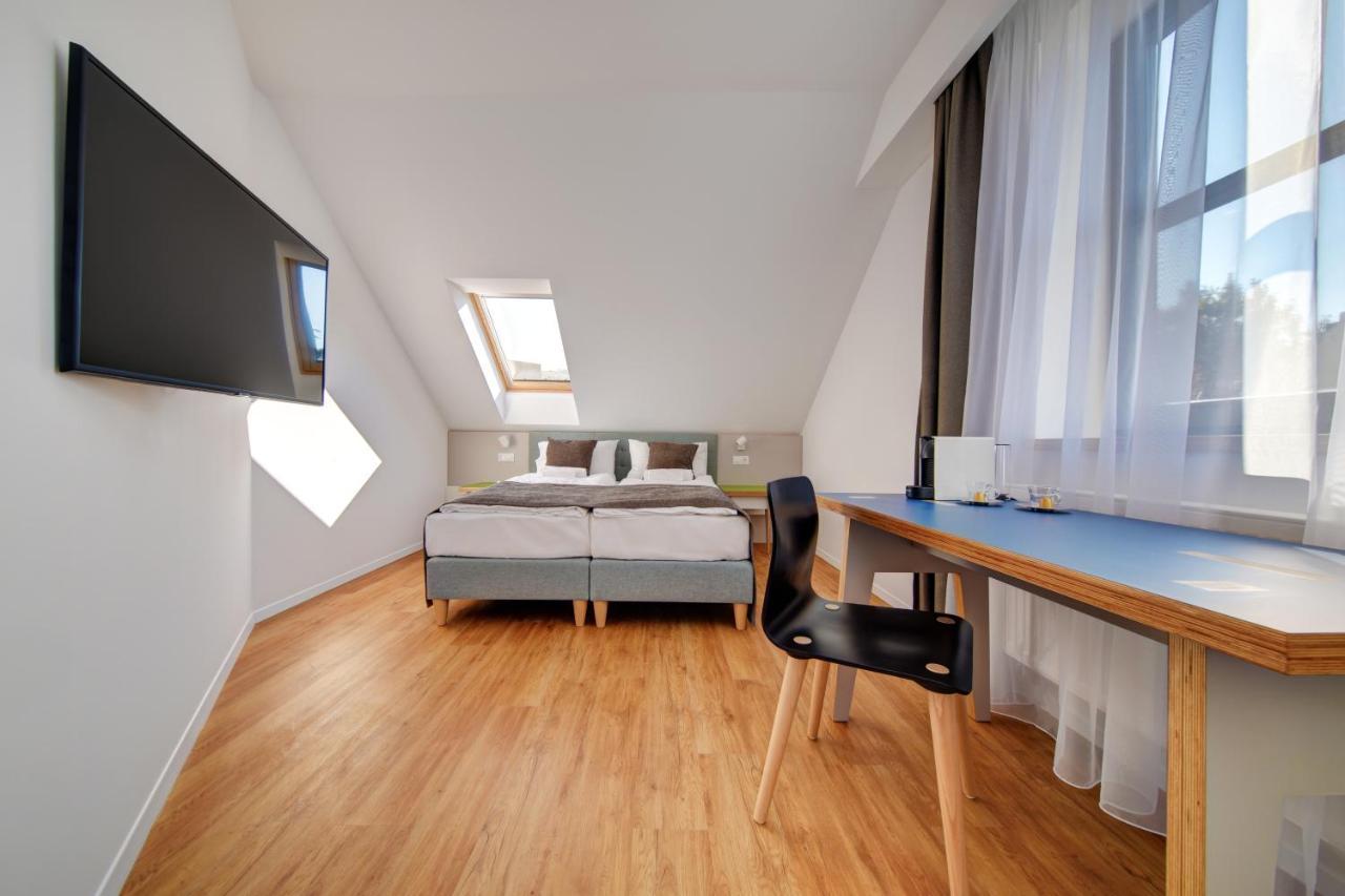 Fekete Sas Motel Естерґом Екстер'єр фото